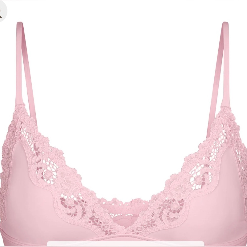 NWOT SKIMS FITS EVERYBODY BRALETTE